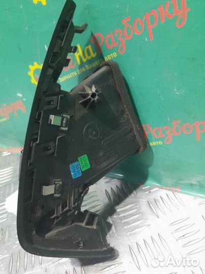 Дефлектор воздуховода правый Ford Focus 3 седан