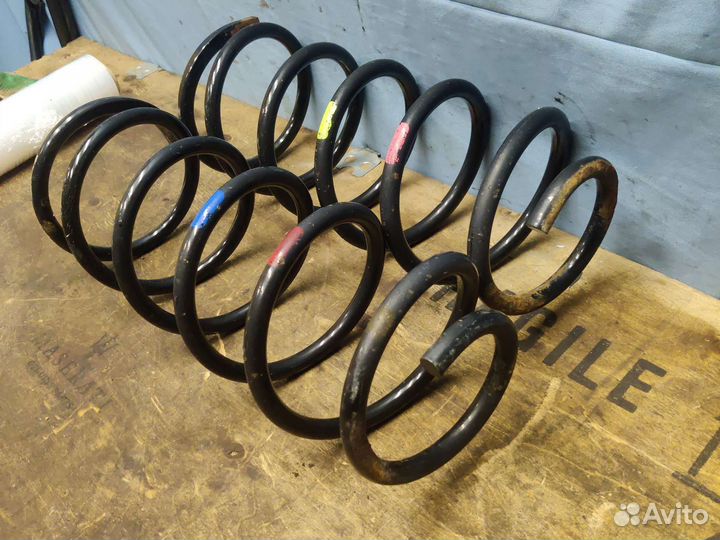 Пружины задние Toyota LC200 2016г 1vdftv