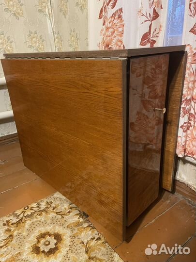 Стол книжка