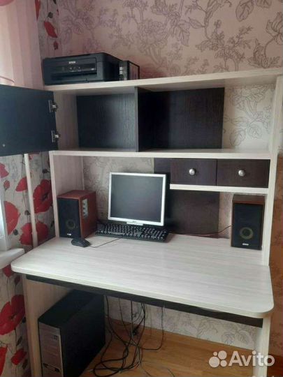 Компьютерный стол