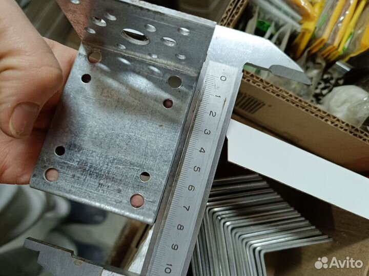 Крепежный уголок Z-образный