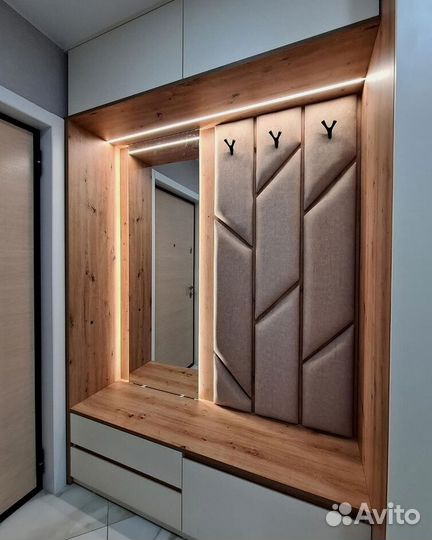 Шкаф в прихожую с мягкой панелью