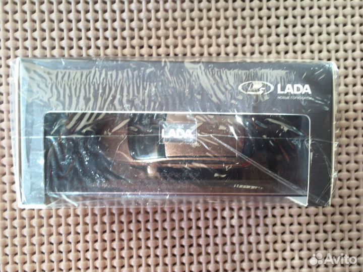 Модель LADA xray 1:43