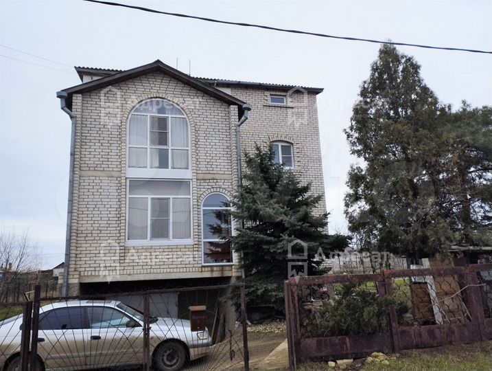 Дом 297,4 м² на участке 15 сот.