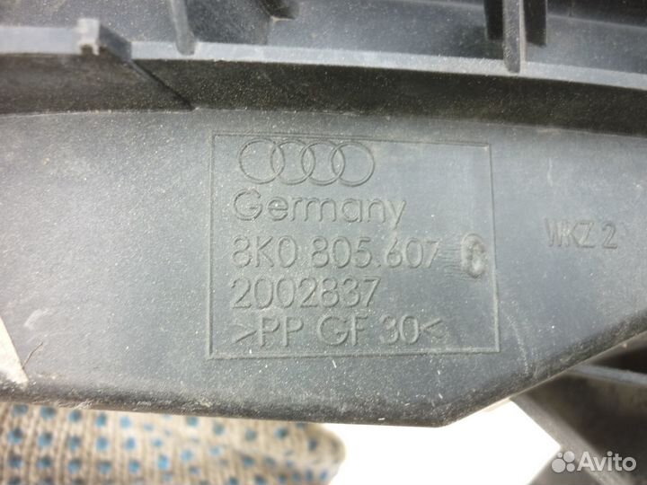 Кронштейн под фару audi A4 B8 8K0805607 левый