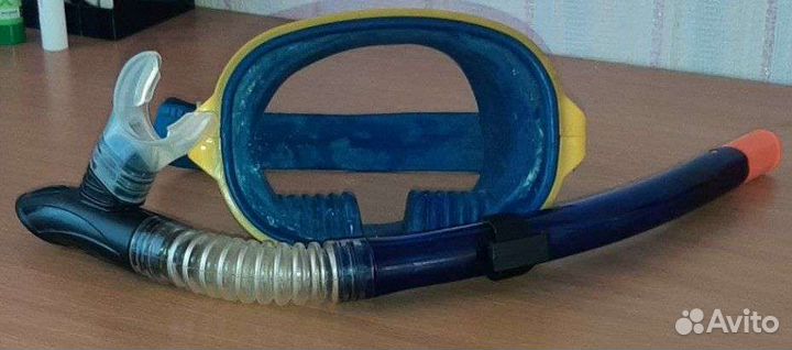 Маска с трубкой для плавания