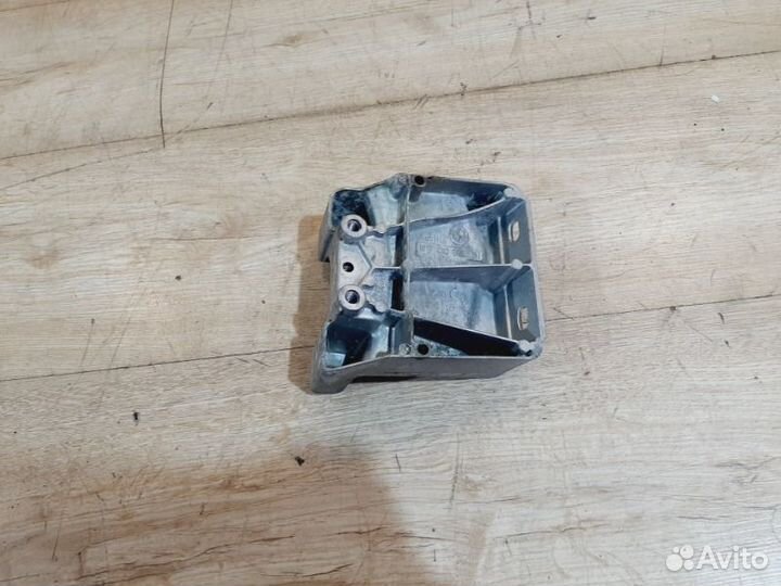 Кронштейн опоры двигателя Bmw 5-Series E60 2.5