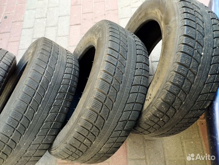 Triangle TR777 215/65 R16