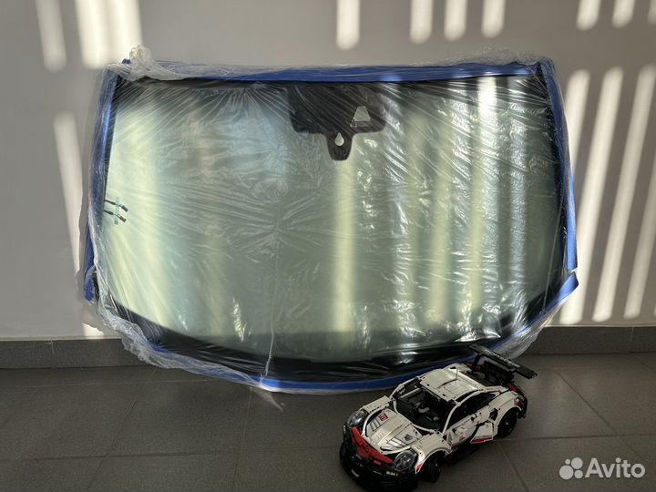 Стекло лобовое Carrera 4S Coupe 991, 9P1845011BJ