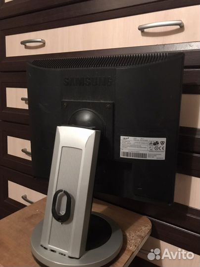 Монитор Samsung SyncMaster 710n