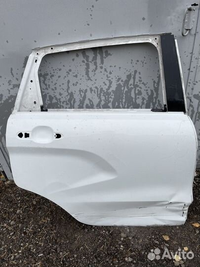 Двери правая сторона Лада Хрэй