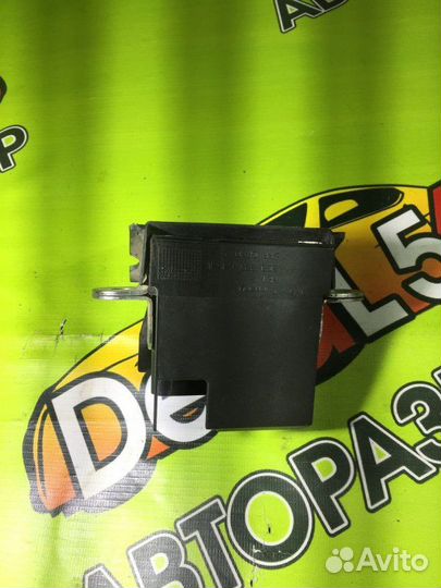 Замок багажника задний Volkswagen Golf Plus (Mk5)