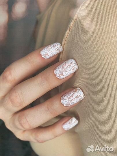 Педикюр с покрытием лаком