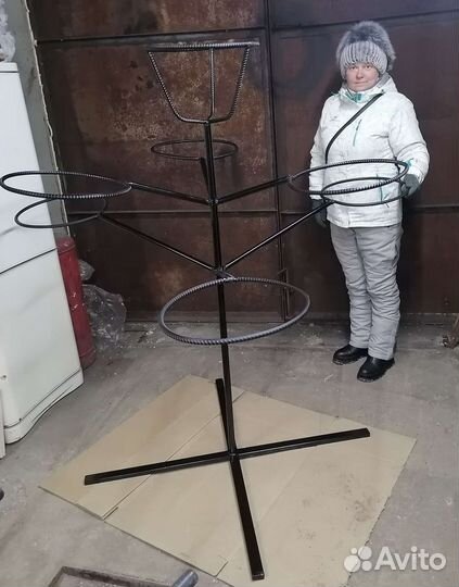 Подставка под цветы металлическая