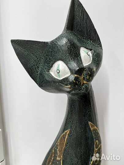 Кот из дерева