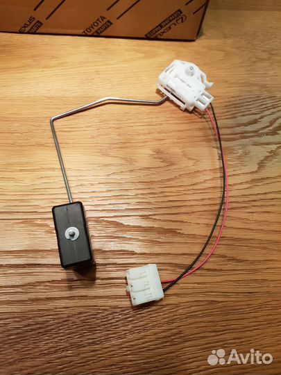 Датчик уровня топлива toyota