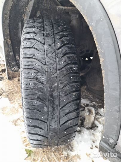 Bridgestone Ice Cruiser 7000 215/60 R17