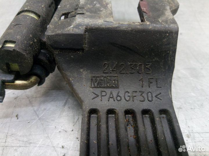 Кронштейн ручки левый Toyota Avensis 2 2003-2008