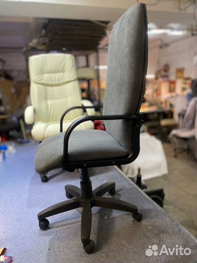 Офисное компьютерное кресло