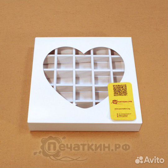 Коробочка для конфет белая