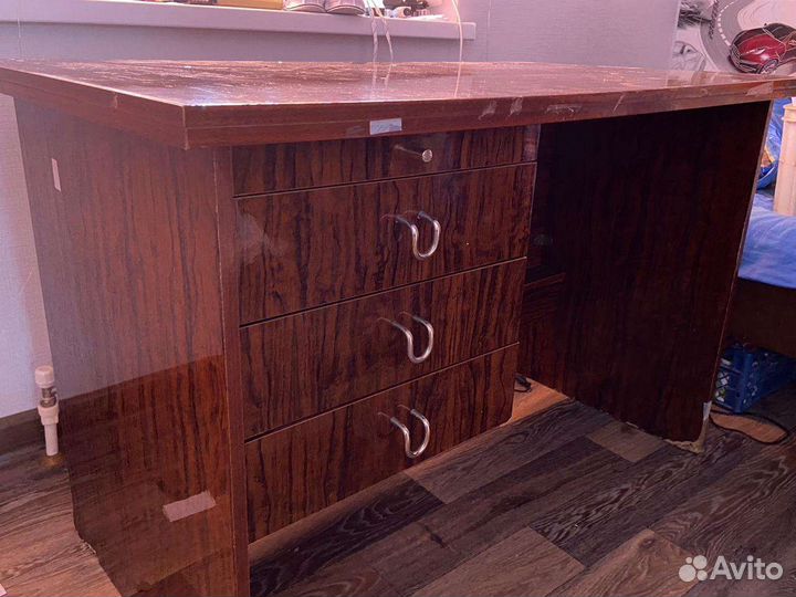 Письменный стол