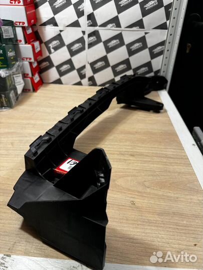 Кронштейн фары правый Honda Crosstour дорест