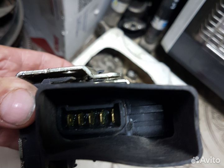 Замок водительской двери Renault Logan