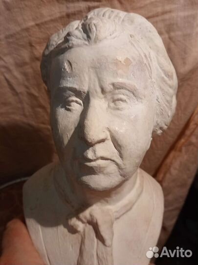 Бюст старый