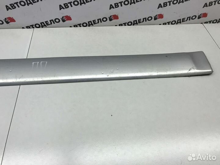 Молдинг передней правой Daihatsu Gran Move 2000 г