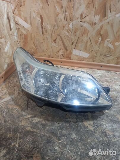 Фара Правая Ситроен С4 2006 год