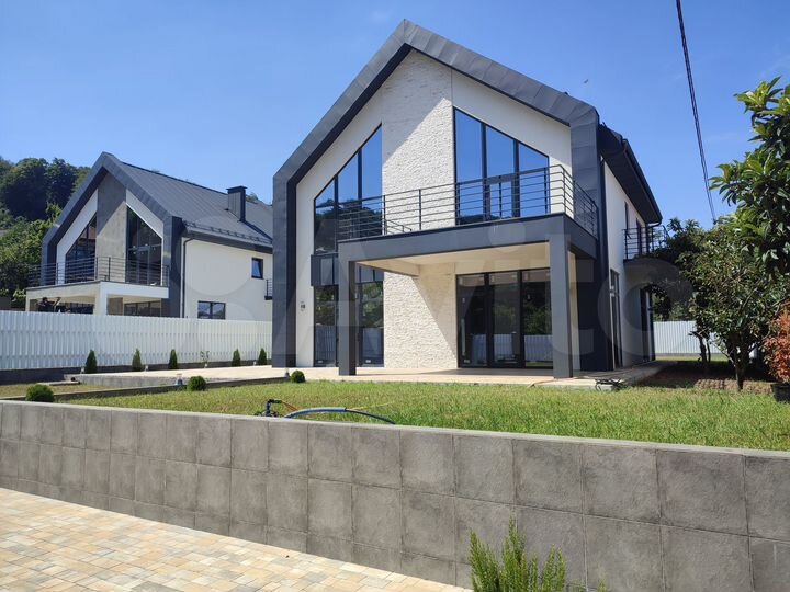 Дом 220 м² на участке 7,3 сот.