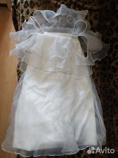 Белое платье