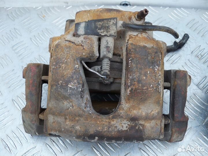 Суппорт тормозной передний Mercedes Benz W210 2.0