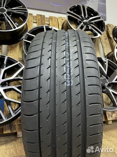 Yokohama Advan Sport V105S 245/45 R17 99Y
