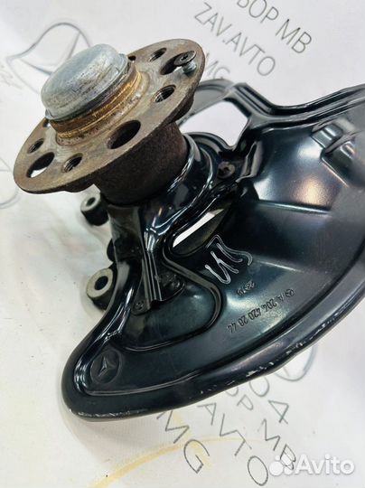 Кулак поворотный передний правый Mercedes W204