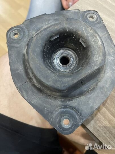 Продам опору переднего амортизатора Nissan