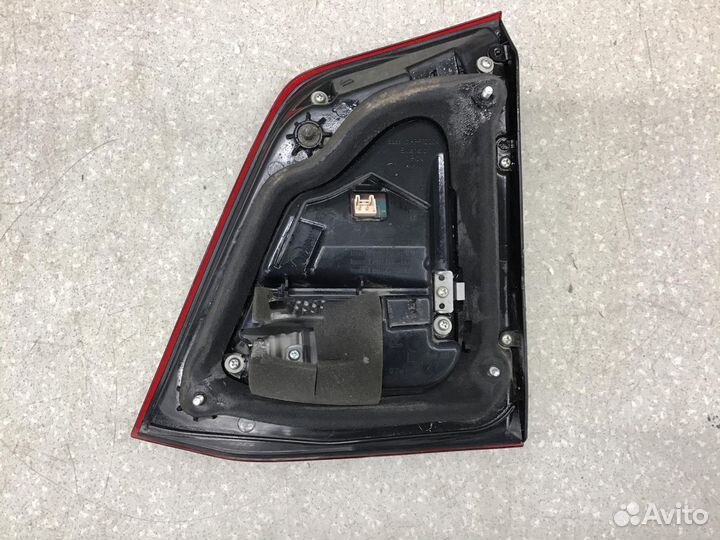 Фонарь задний внутренний левый Toyota Land Cruiser