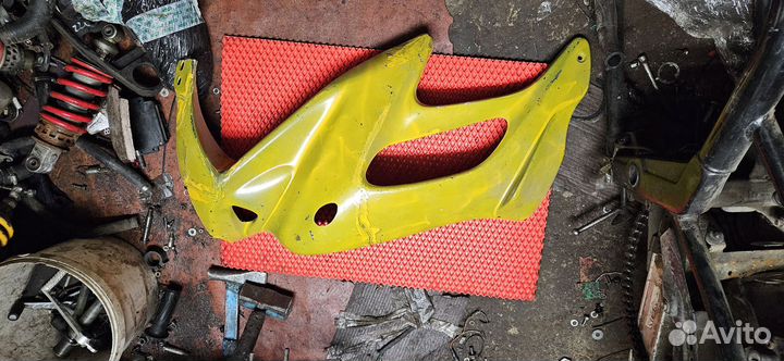 Пластик обтекателя левый honda vtr 1000