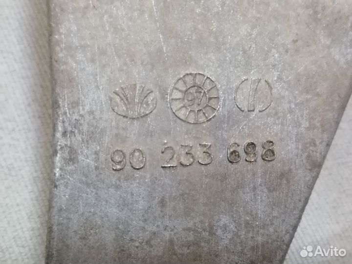 Кронштейн генератора Opel Kadett E 1984-1992