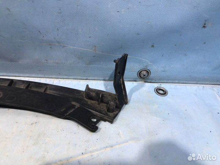 Кронштейн подкрылка передний правый Chevrolet