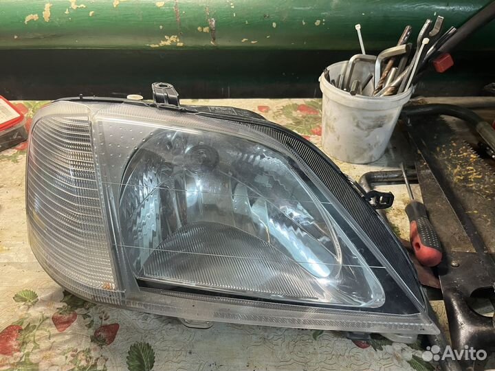 Фара передняя правая