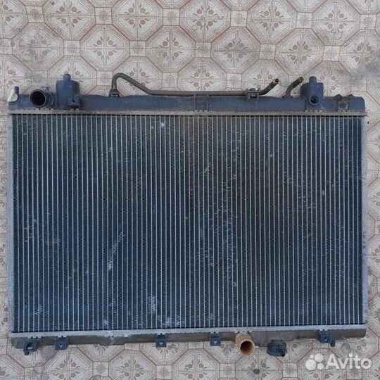 Радиатор охлаждения на Тоyota nadia, Ipsum