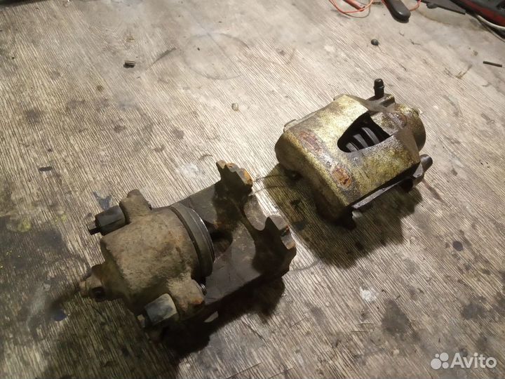 Тормозные суппорта перед Skoda tur Golf 4 Bora