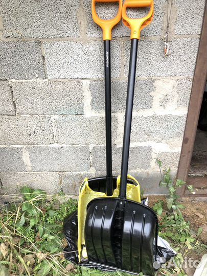 Лопата фискарс для снега