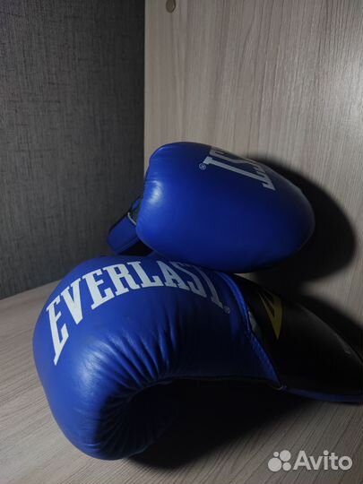 Боксерские перчатки everlast 8oz