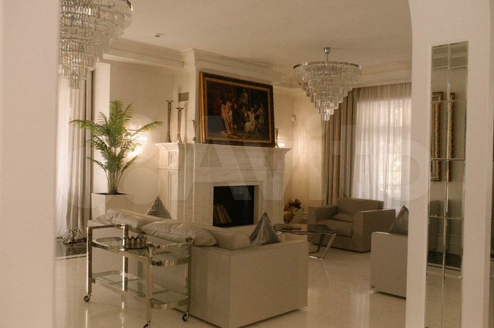 Дом 1680 м² на участке 40 сот.