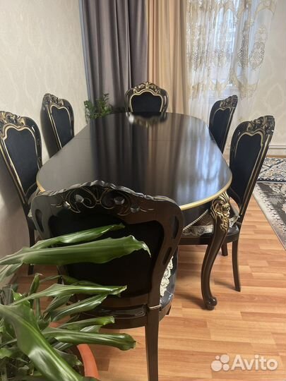 Стол со стульями