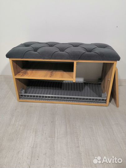 Обувница с металлической решёткой