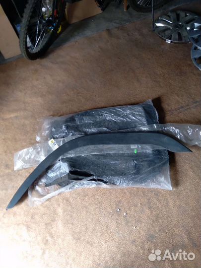 Накладка переднего левого крыла Volvo FH,FM