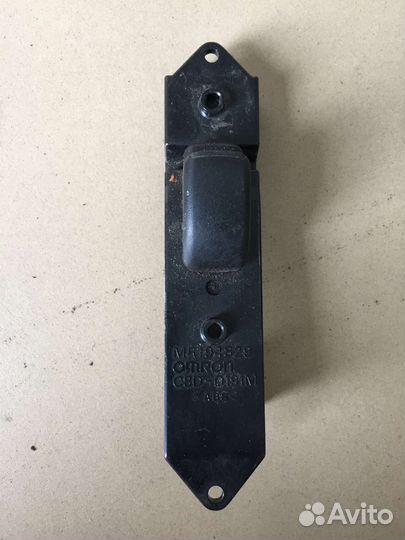 Кнопка стеклоподъемников Mitsubishi Montero